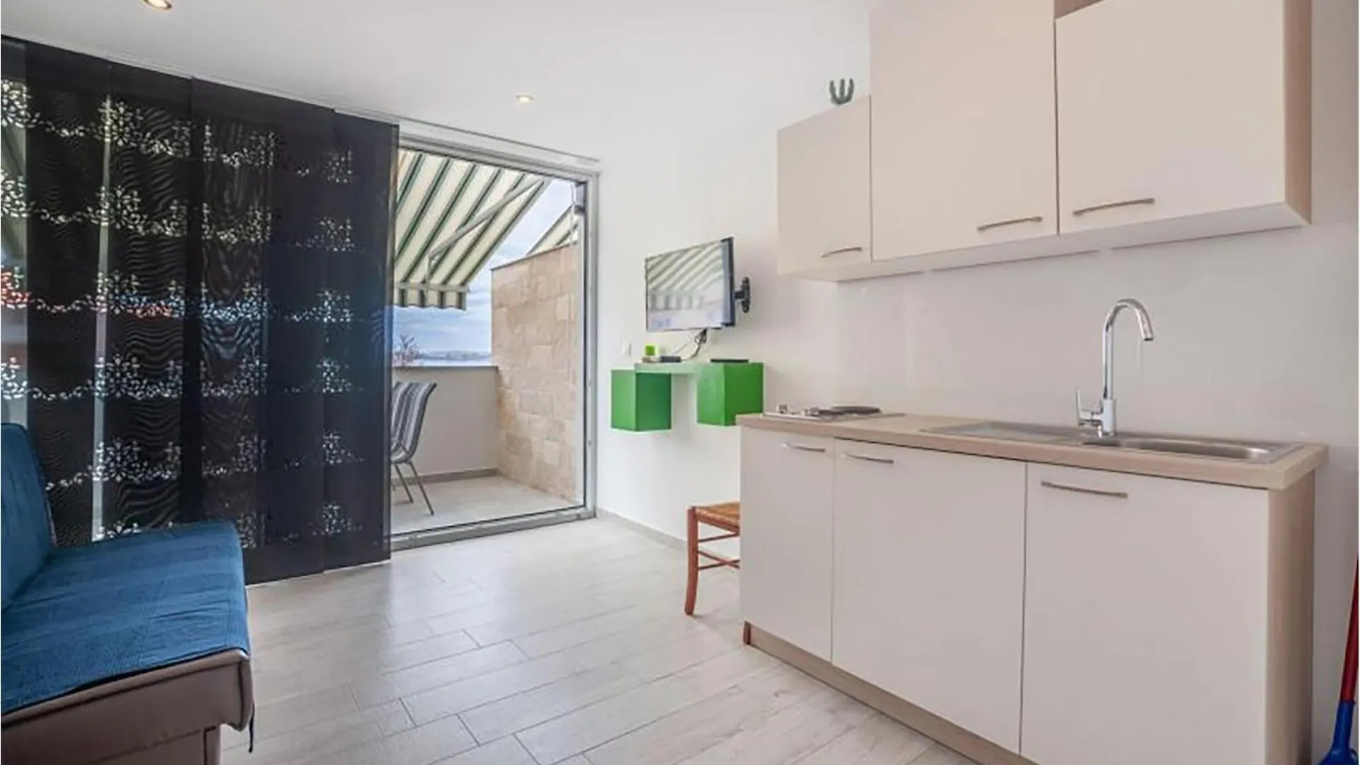 Awesome Apartment In Povljana With Kitchen 0*,  Croatia