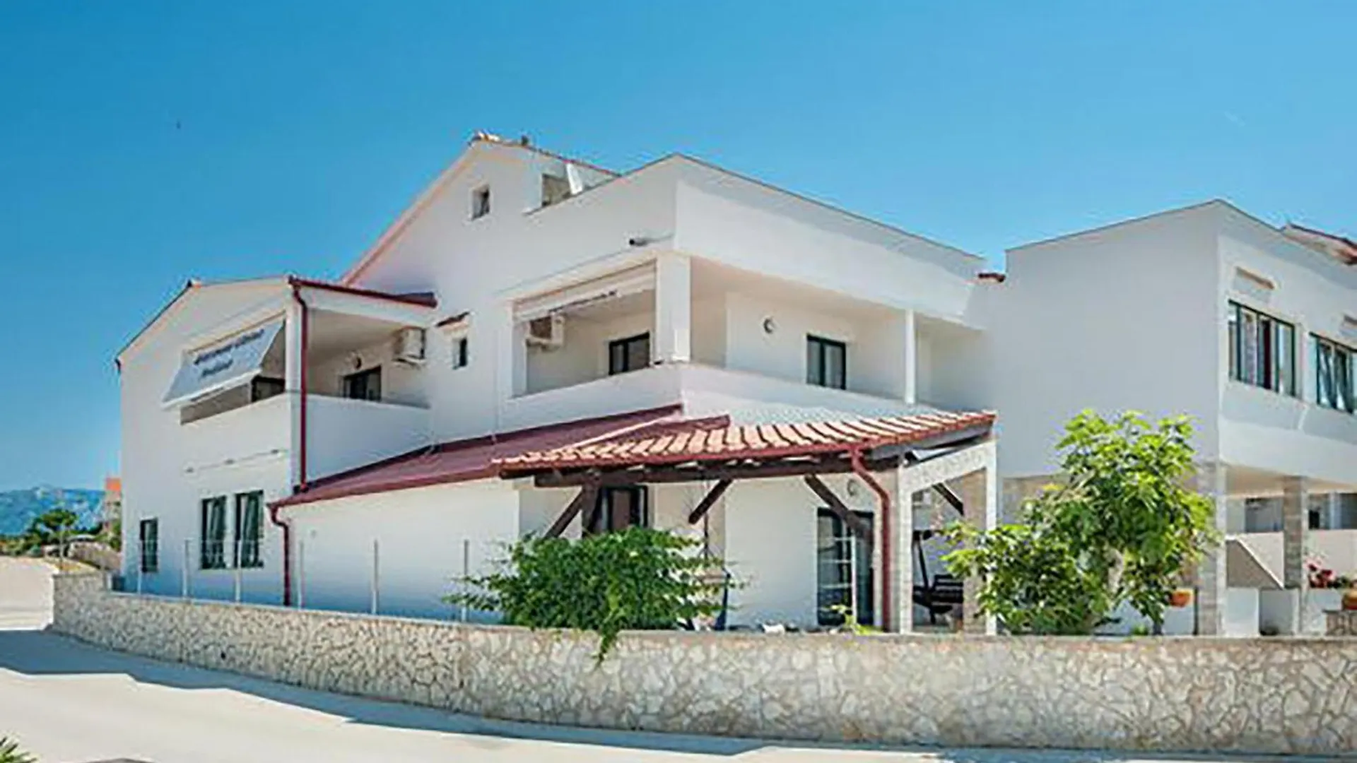 Awesome Apartment In Povljana With Kitchen