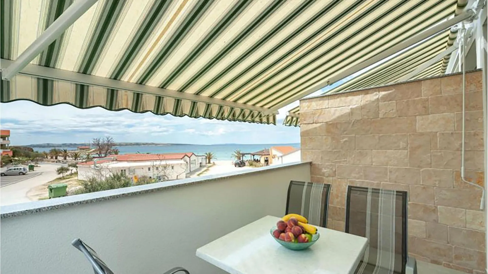 Awesome Apartment In Povljana With Kitchen